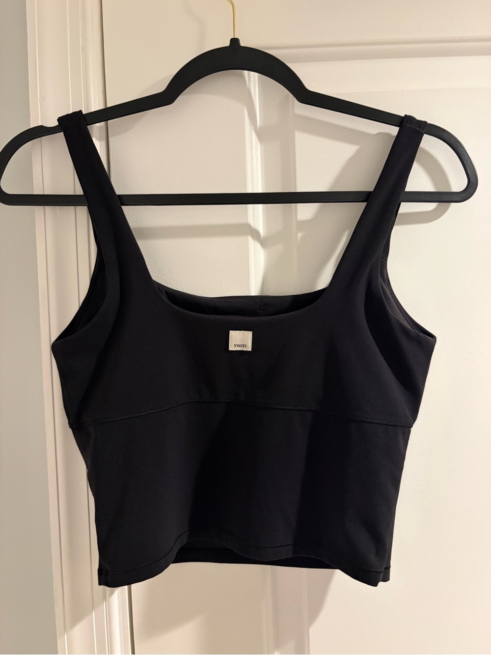 Vuori Black Cropped Tank Top - Picture 2 of 2